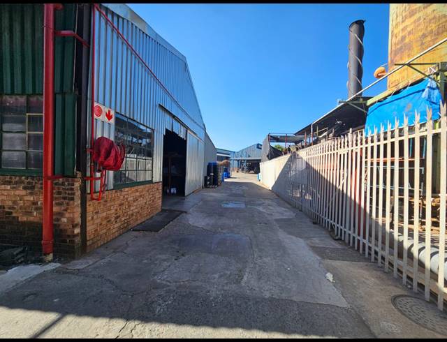 7,000M² WAREHOUSE FOR SALE IN ALBERTON NORTH